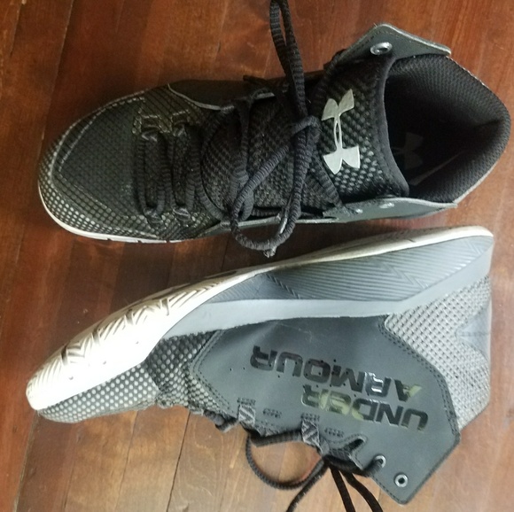 Under Armour Women's Torch Fade Basketball Shoe - Picture 4 of 8